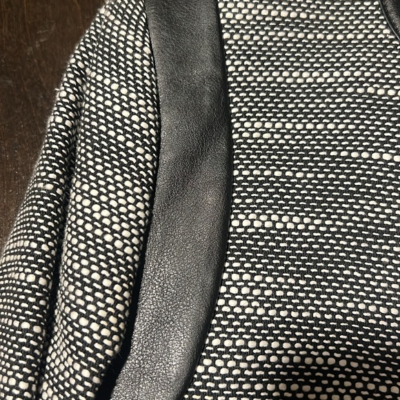 Calvin Klein 2 piece suit - Picture 4 of 9